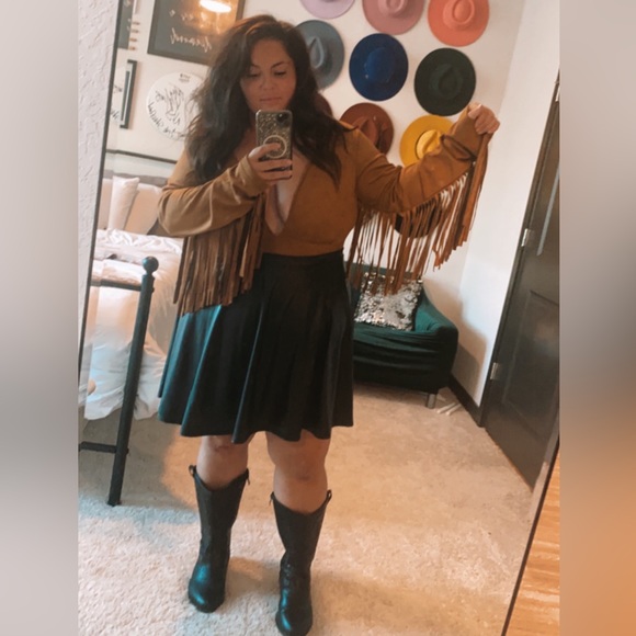 “Ole Stevie Stand Back” camel suede fringe sleeve romper/bodysuit NWT - Picture 8 of 10